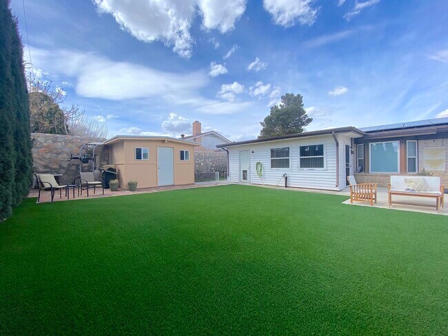 Building Photo - 4720 Blossom Ave