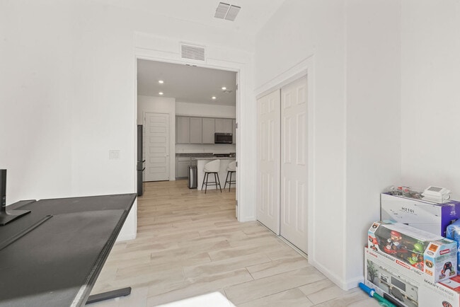 Building Photo - 17617 S Ridgerunner Dr