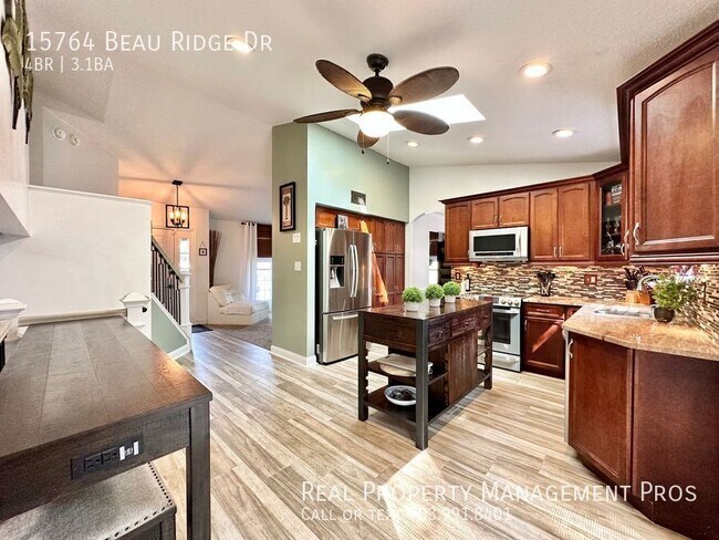 Building Photo - 15764 Beau Ridge Dr