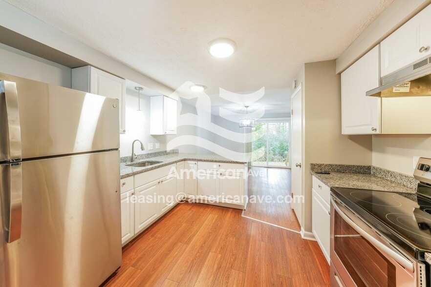 Building Photo - 30 Tilegate Glen