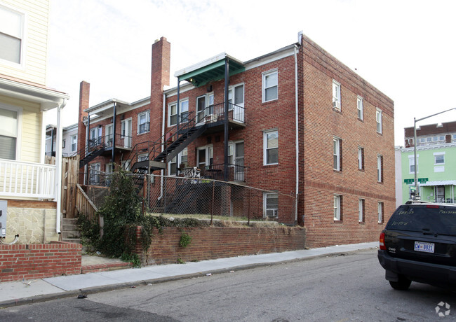 Building Photo - PARKWORTH FLATS