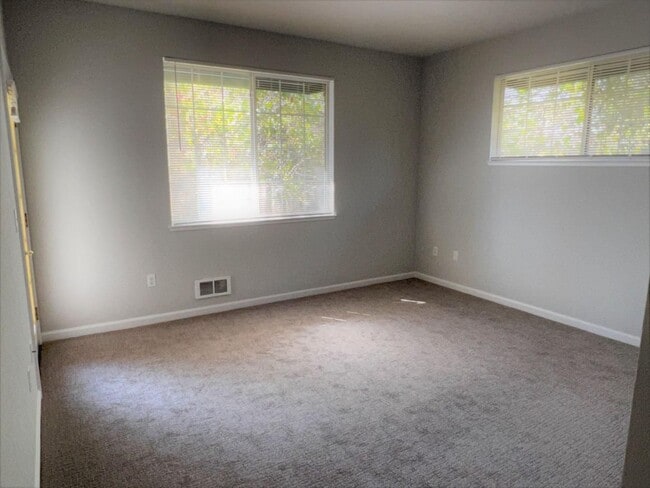 Building Photo - Spacious 2BR/2BA Redwood Shores Condo with Balcony, Natural Light & Garage Parking