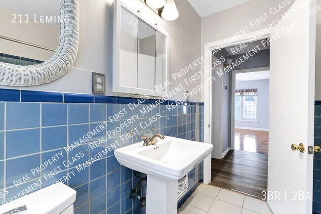 Building Photo - 211 Leming-