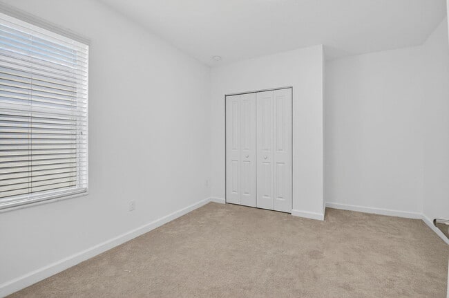 Building Photo - 4320 Buttonwood Dr