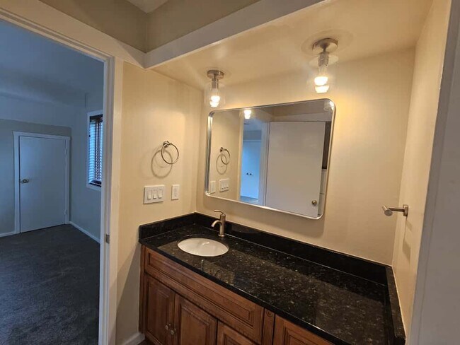 Building Photo - 54 Library Ln