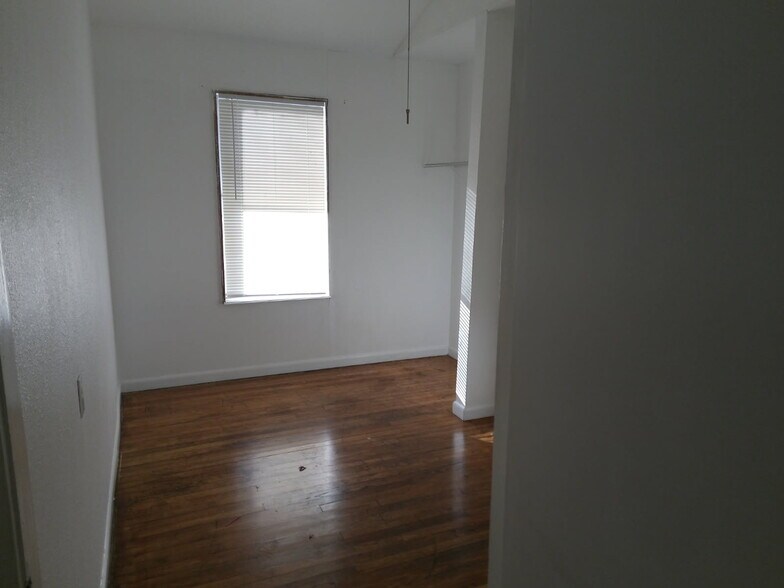 Building Photo - 302 Pennystone Ave