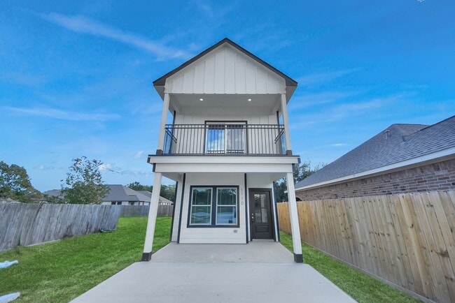 Building Photo - 1110 E Main St