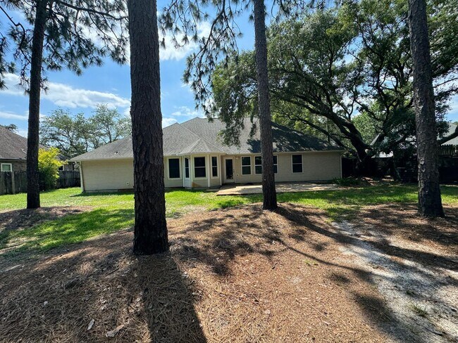 Building Photo - 64 Hampton Cir