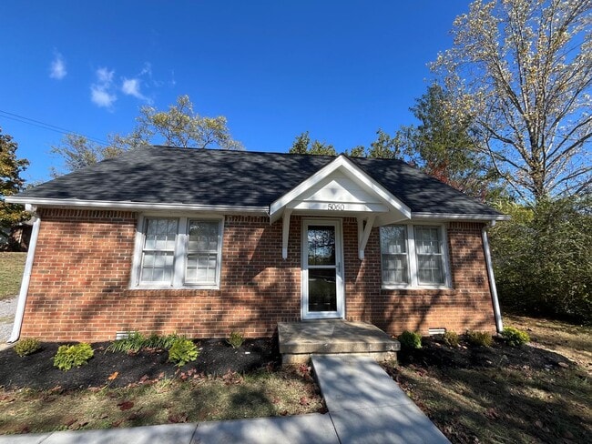 Primary Photo - Charming 2 Bedroom / 1 Bath Home in Joelto...