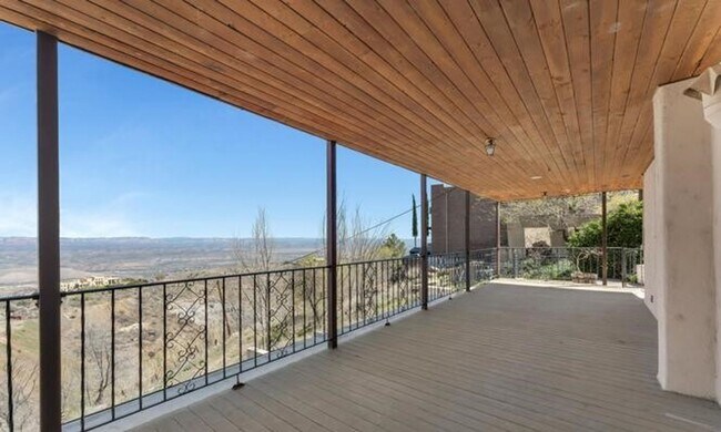 Building Photo - 3 Bedroom 1 Bath Apartment In Jerome contact Property Pros Property Management