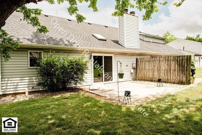 Building Photo - 5006 Vermont Ln