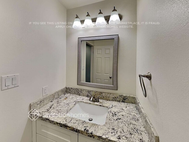Building Photo - 1222 W Hermosa Dr