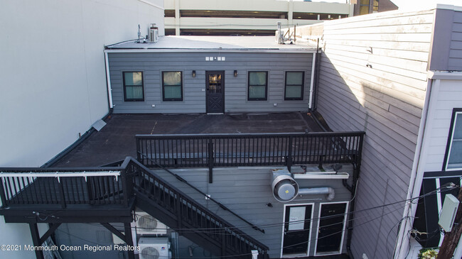 Building Photo - 37 E Front St
