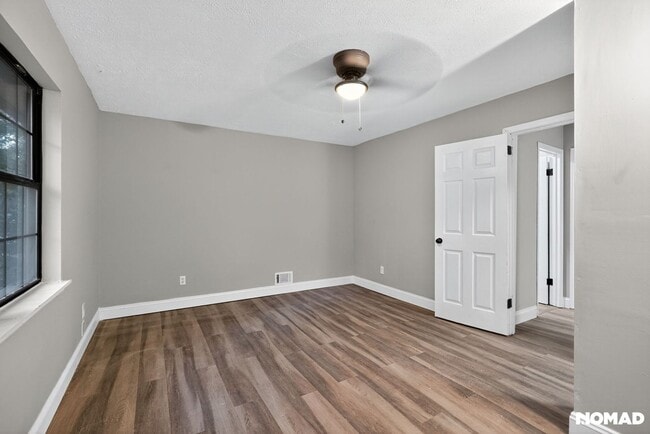 Building Photo - 5952 Stonewall Dr