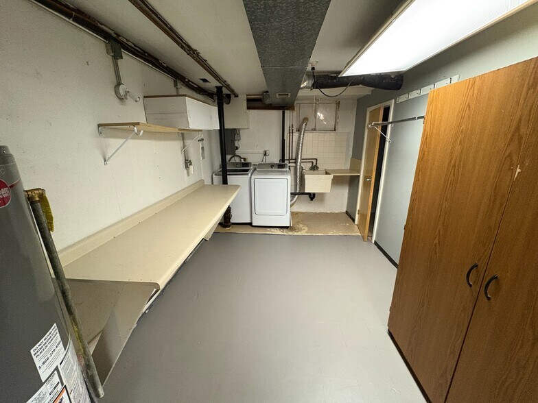 Building Photo - 356 2nd Ct