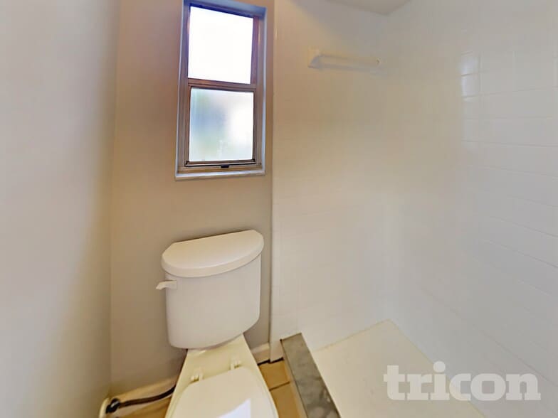 Building Photo - 266 Iowa Woods Cir W
