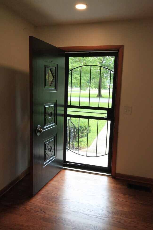 Building Photo - 308 S Baird Ln