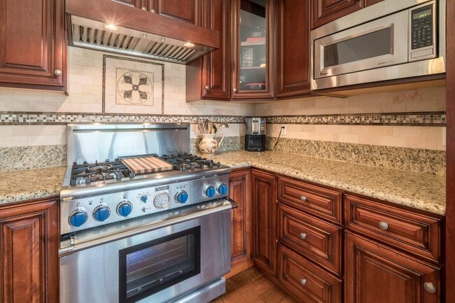 Building Photo - 5734 Fairview Pl