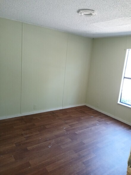 Building Photo - 1038 Viking Ct