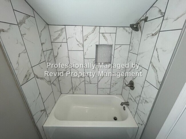 Building Photo - 3523 Barwood Cir