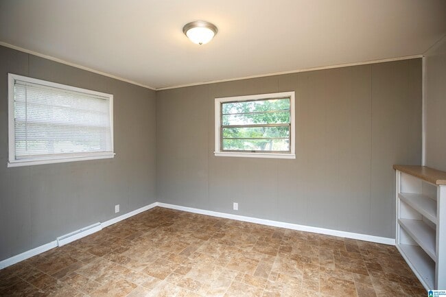 Building Photo - 729 Heflin Ave E