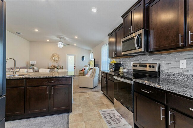 Building Photo - 644 Hudson Valley Dr