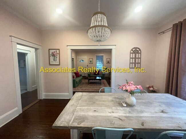 Building Photo - Totally Remodeled Vintage Home - FULLY FURNISHED!!!