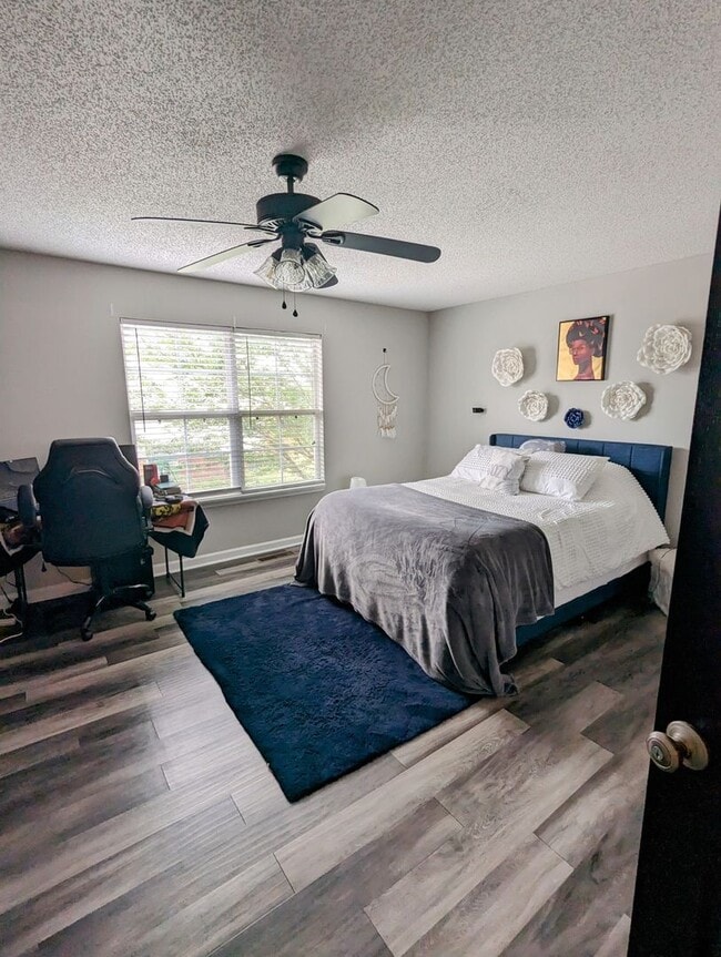 Building Photo - 3 Bedroom 3 Bath Townhome Close to GCSU in The Grove