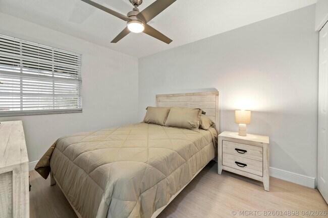 Building Photo - 6553 Via Regina