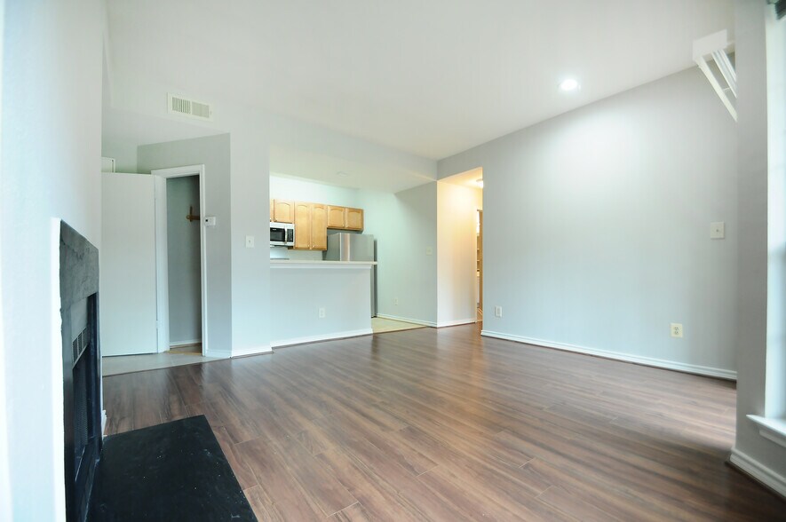 Building Photo - 3903 Penderview Dr