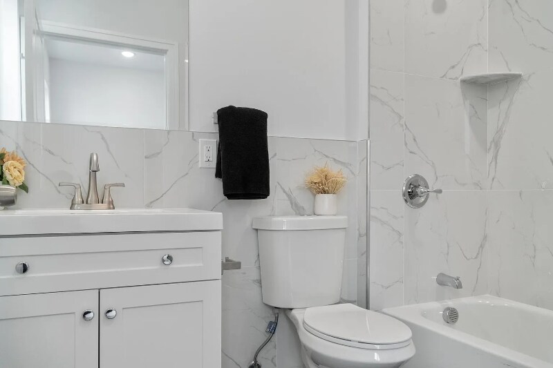 Building Photo - 51 E Main St