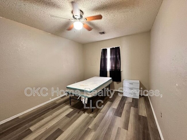 Building Photo - 109 SE 42nd St