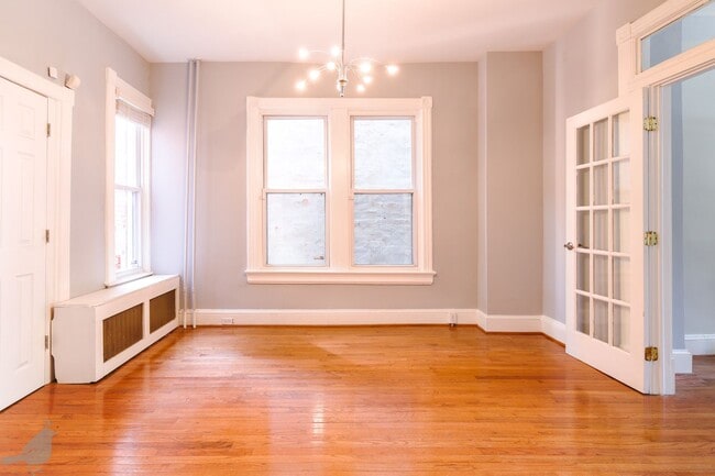 Building Photo - Classic 3 Bedroom Rowhome in Columbia Heights