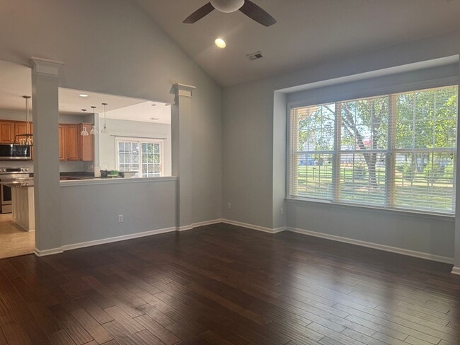 Building Photo - 800 Pinkney Pl