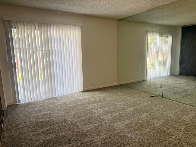 Building Photo - Spacious 3bd/2ba Fair Oaks Duplex with 2 Garage