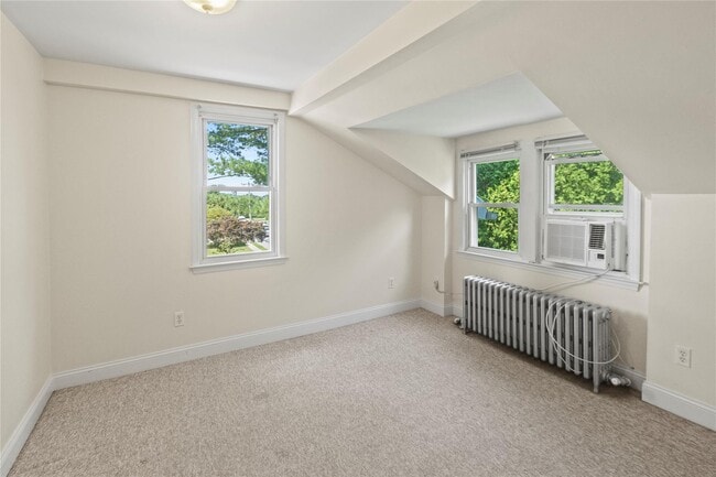 Building Photo - 76 Elm Ave