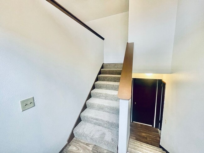 Building Photo - Tranquil House on Quiet South Delridge Street!