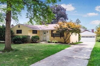 Building Photo - Worthington Schools.  Blocks from downtown.