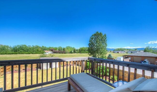 Building Photo - Charming 5-Bedroom Family Home for Rent in...