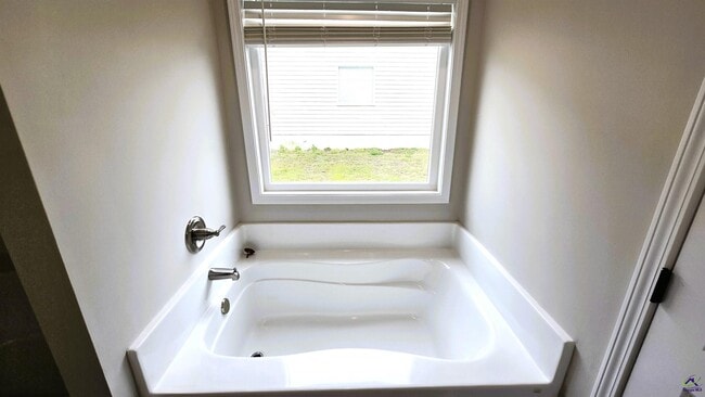 Building Photo - 1006 Adirondac Way