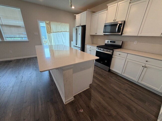 Building Photo - 4-Bedroom Townhouse in Jackson
