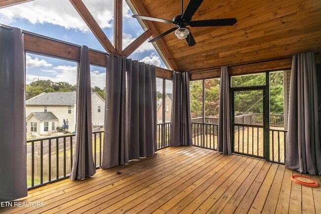 Building Photo - 1100 Winterberry Ln