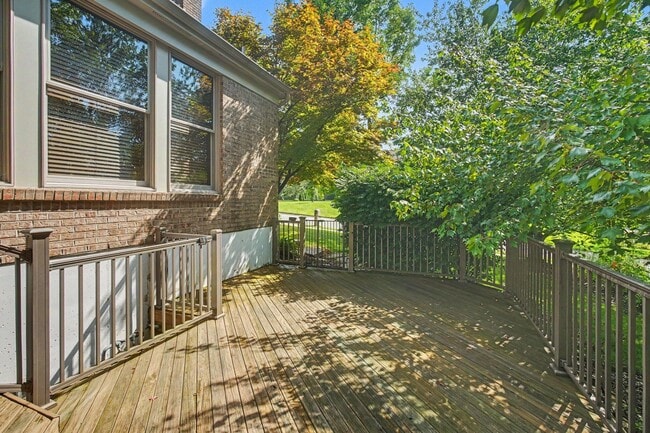 Building Photo - 10196 Waterside Ct