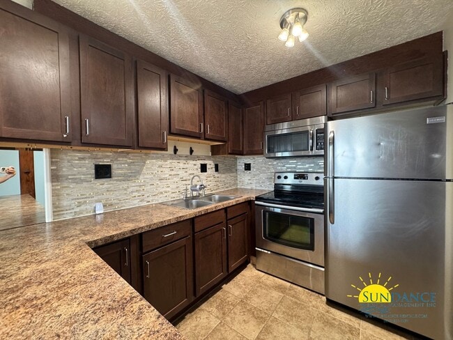 Building Photo - Waterfront 1-Bedroom Condo in FWB – Stunni...