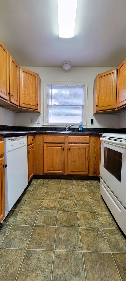 Building Photo - Pristine ranch on corner lot in Chesterfield.
