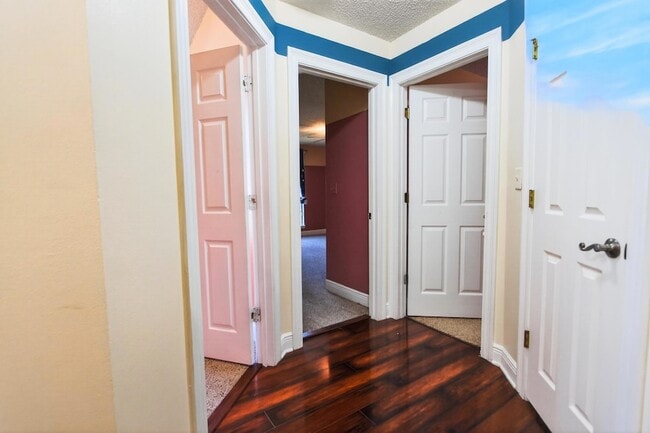 Building Photo - 1249 Northview Dr