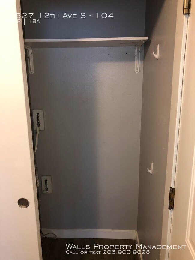 Building Photo - 1527 12th Ave S