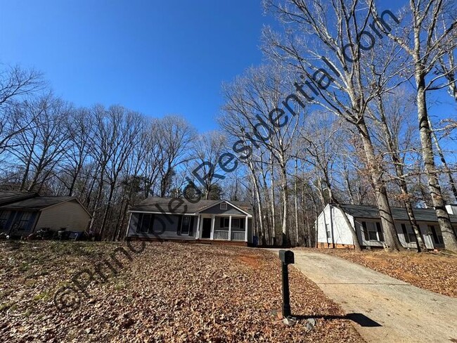 Building Photo - House in Mint Hill with deck out back