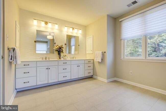 Building Photo - 710 Parrish Farm Ln