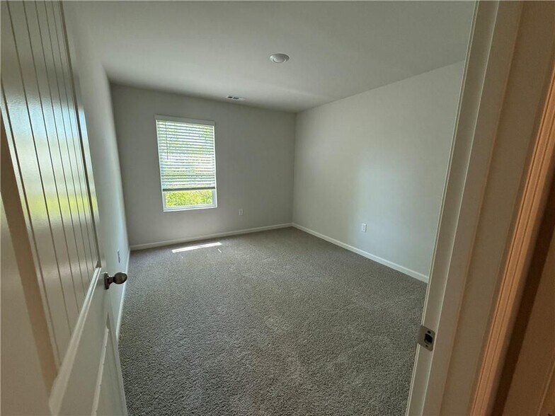 Building Photo - 126 Hughes Pl Dr